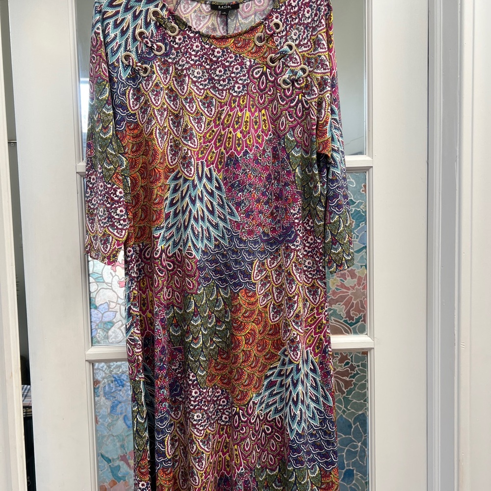 MSK Women's Mid Sleeve Dress - Colorful Feather Design